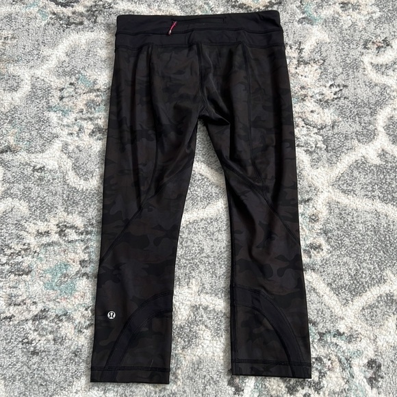 Lululemon camo crop leggings - Picture 5 of 8